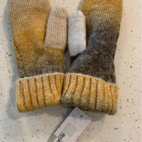 BP. Nordstom Cable Knit Fleece Lined Ombre Mittens, NWT - Picture 3 of 5